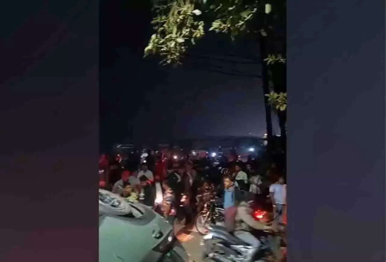 कटक में तनाव, तेज़ रफ़्तार कार की चपेट में आने से बुज़ुर्ग की मौत कटक में तनाव, तेज़ रफ़्तार कार की चपेट में आने से बुज़ुर्ग की मौत