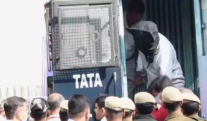 Delhi Blast के आरोपी को 10 दिन की न्यायिक हिरासत में भेजा गया Delhi Blast के आरोपी को 10 दिन की न्यायिक हिरासत में भेजा गया