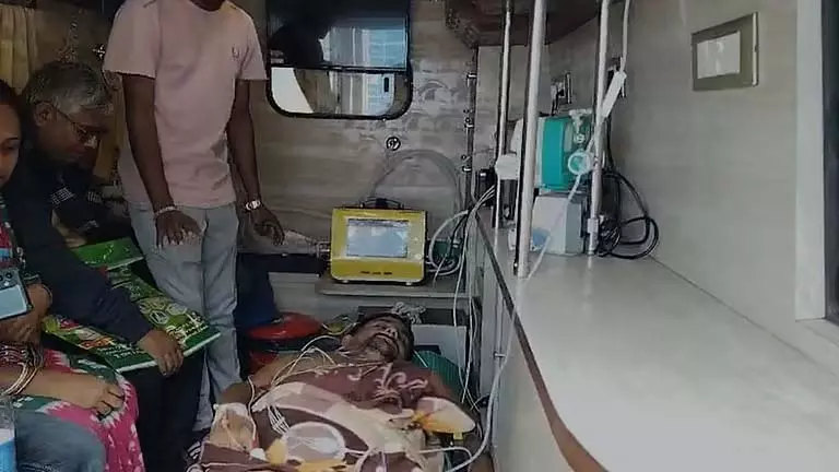 गंभीर रूप से बीमार AERO, परिवार ने SIR पर ज़्यादा काम के बोझ की शिकायत की गंभीर रूप से बीमार AERO, परिवार ने SIR पर ज़्यादा काम के बोझ की शिकायत की