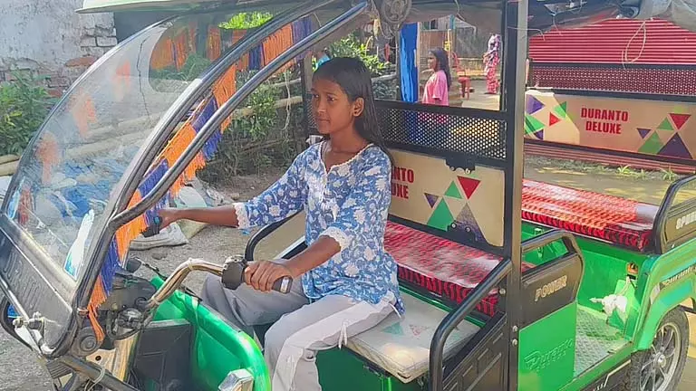 त्रिशा परिवार के साथ Toto चलाती हैं, पिता की राह पर चलती त्रिशा परिवार के साथ Toto चलाती हैं, पिता की राह पर चलती