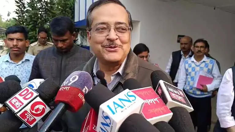 BDO ने फाल्टा में स्पेशल रोल ऑब्जर्वर सुब्रत गुप्ता, मृत वोटर के भाग्य का खुलासा किया BDO ने फाल्टा में स्पेशल रोल ऑब्जर्वर सुब्रत गुप्ता, मृत वोटर के भाग्य का खुलासा किया
