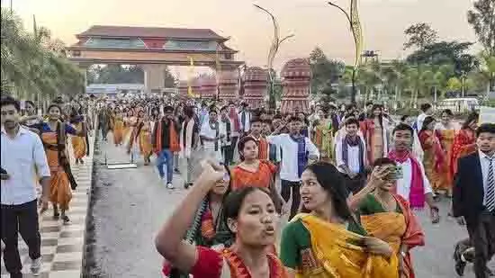 असम: कोकराझार में 6 समुदायों को ST दर्जा देने पर विरोध जारी असम: कोकराझार में 6 समुदायों को ST दर्जा देने पर विरोध जारी