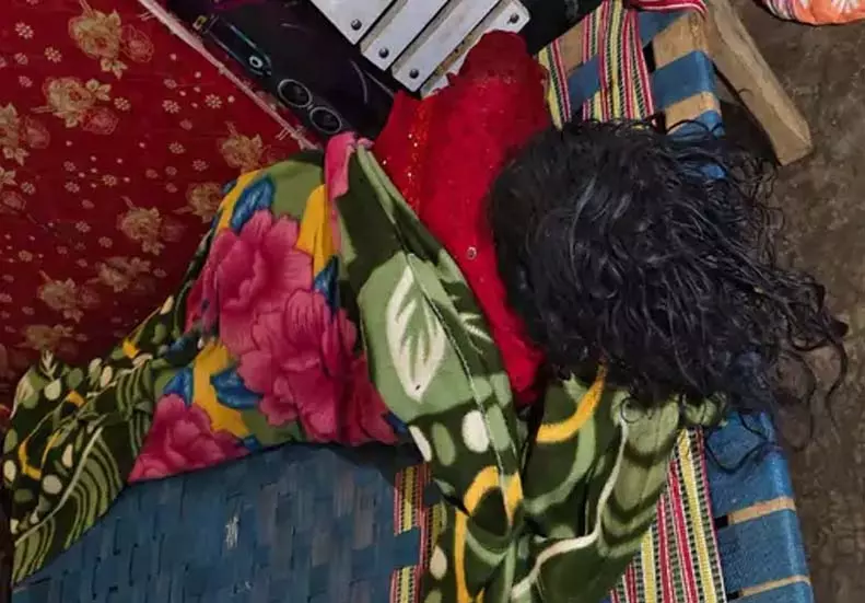 CG NEWS: सरकारी क्वार्टर में मिली महिला की लाश, फैली सनसनी CG NEWS: सरकारी क्वार्टर में मिली महिला की लाश, फैली सनसनी