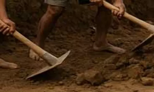 घर निर्माण के दौरान मानव कंकाल मिले, नींव खोद रहे मजदूरों के उड़े होश घर निर्माण के दौरान मानव कंकाल मिले, नींव खोद रहे मजदूरों के उड़े होश