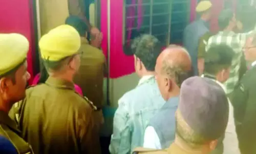 Up News: हीराकुंड एक्सप्रेस में सीट को लेकर शख्स ने कर दिया कांड Up News: हीराकुंड एक्सप्रेस में सीट को लेकर शख्स ने कर दिया कांड
