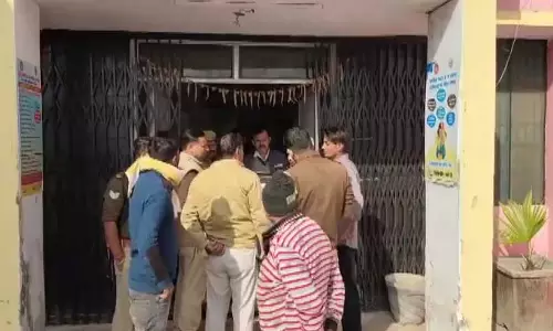 घर में शादी, नए कपड़े खरीदने निकले दो युवकों की सड़क हादसे में मौत घर में शादी, नए कपड़े खरीदने निकले दो युवकों की सड़क हादसे में मौत