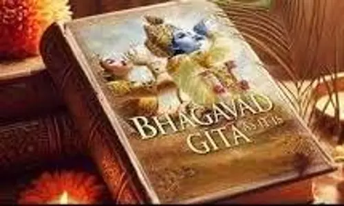 Gita Jayanti 2025: गीता सिर्फ ज्ञान नहीं, एक संपूर्ण जीवन-शैली है Gita Jayanti 2025: गीता सिर्फ ज्ञान नहीं, एक संपूर्ण जीवन-शैली है