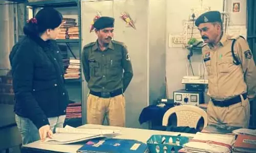IPS अंकिता शर्मा ने रात 11 बजे थाने में दी दबिश