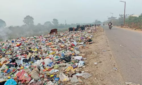 Medinipur: संपन्न न हुआ 3.5 करोड़ का डंपिंग ग्राउंड, जनता नाराज Medinipur: संपन्न न हुआ 3.5 करोड़ का डंपिंग ग्राउंड, जनता नाराज