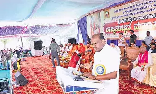 Shivamogga : एच.डी. कुमारस्वामी ने केंद्र से टेक्स्टबुक्स में भगवद् गीता को शामिल करने का आग्रह किया Shivamogga : एच.डी. कुमारस्वामी ने केंद्र से टेक्स्टबुक्स में भगवद् गीता को शामिल करने का आग्रह किया