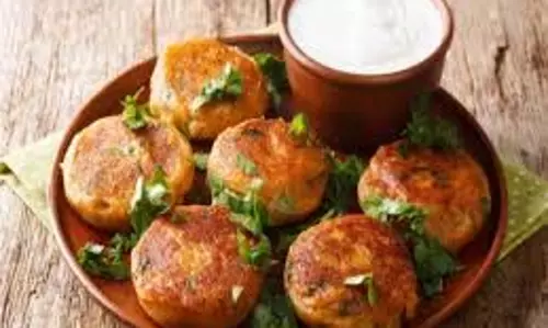 Gobhi Tikki : सर्दियों में गोभी से बनाएं मजेदार टिक्की Gobhi Tikki : सर्दियों में गोभी से बनाएं मजेदार टिक्की