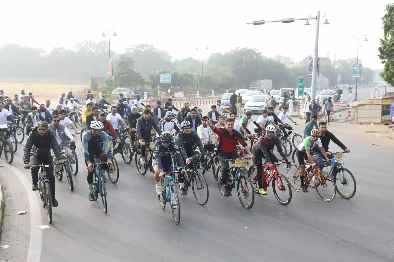 Jaipur: साइकिल चलाकर खेल मंत्री ने लोगों को प्रेरित किया Jaipur: साइकिल चलाकर खेल मंत्री ने लोगों को प्रेरित किया