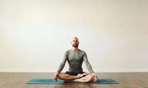 Yoga : सर्दी-खांसी से परेशान हैं, तो इस योग से मिलेगा आराम Yoga : सर्दी-खांसी से परेशान हैं, तो इस योग से मिलेगा आराम