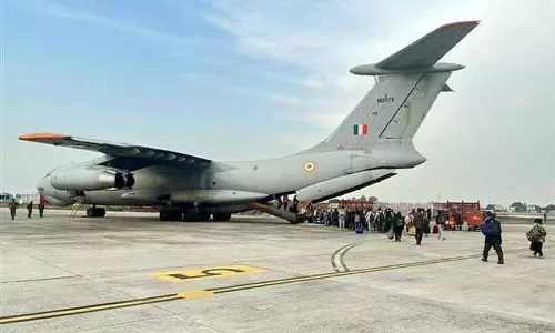 भारतीय वायुसेना के विमानों ने 400 भारतीय नागरिकों को एयरलिफ्ट किया भारतीय वायुसेना के विमानों ने 400 भारतीय नागरिकों को एयरलिफ्ट किया
