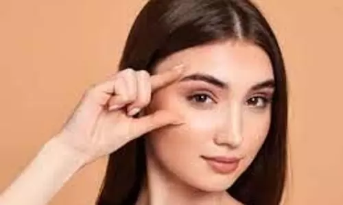 Coconut Oil for Eyebrows: पतली आइब्रो से हैं परेशान, तो नारियल तेल लगाकर इसे बनाएं घने Coconut Oil for Eyebrows: पतली आइब्रो से हैं परेशान, तो नारियल तेल लगाकर इसे बनाएं घने