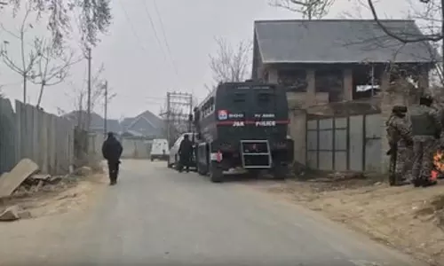 दिल्ली ब्लास्ट मामले में बड़ी कार्रवाई, एनआईए ने जम्मू-कश्मीर में 10 ठिकानों पर की छापेमारी दिल्ली ब्लास्ट मामले में बड़ी कार्रवाई, एनआईए ने जम्मू-कश्मीर में 10 ठिकानों पर की छापेमारी