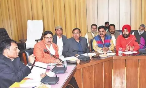 Bareilly: खराब सड़कें, अधूरे नाले और जाम का मुद्दा फिर उठा Bareilly: खराब सड़कें, अधूरे नाले और जाम का मुद्दा फिर उठा