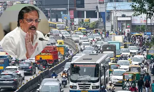Bangalore कुंडू लक्का: खाली प्लॉट में कचरा