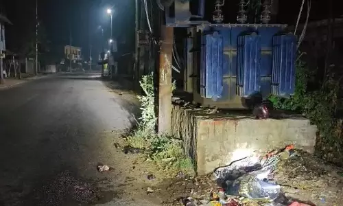 Fatehpur: तीन युवकों की बाइक ट्रांसफार्मर से टकराई, दो की मौत Fatehpur: तीन युवकों की बाइक ट्रांसफार्मर से टकराई, दो की मौत