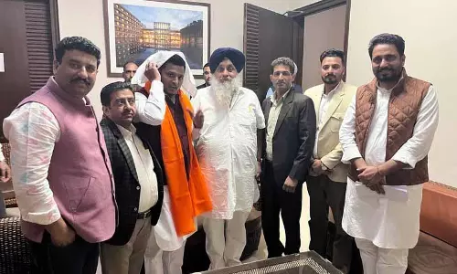 अबोहर से AAP के पूर्व नेता दीप कंबोज SAD में शामिल हुए अबोहर से AAP के पूर्व नेता दीप कंबोज SAD में शामिल हुए