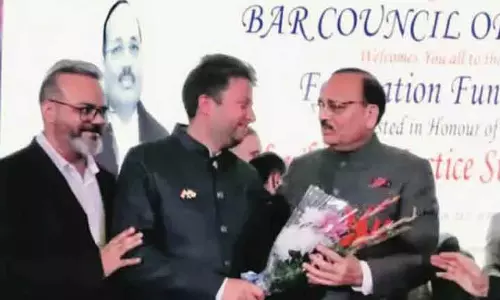 Advocate Waseem गुल ने Kashmir से आए प्रतिनिधिमंडल के साथ CJI सूर्यकांत का अभिनंदन किया Advocate Waseem गुल ने Kashmir से आए प्रतिनिधिमंडल के साथ CJI सूर्यकांत का अभिनंदन किया