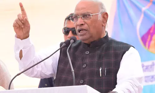 Kharge ने शीतकालीन सत्र के पहले दिन पीएम मोदी की आलोचना की