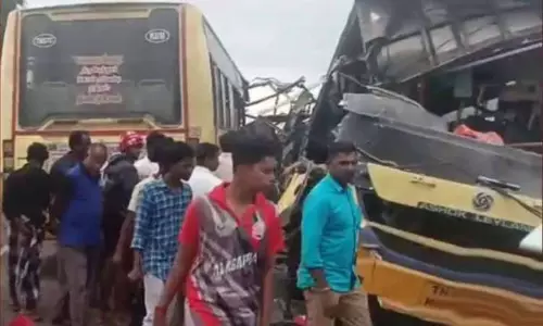 Sivaganga में दो सरकारी बसों की टक्कर में 11 लोगों की मौत Sivaganga में दो सरकारी बसों की टक्कर में 11 लोगों की मौत