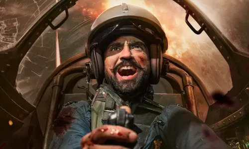 Border 2 के पहले लुक में दिलजीत दोसांझ एक निडर योद्धा के रूप में उभरे Border 2 के पहले लुक में दिलजीत दोसांझ एक निडर योद्धा के रूप में उभरे