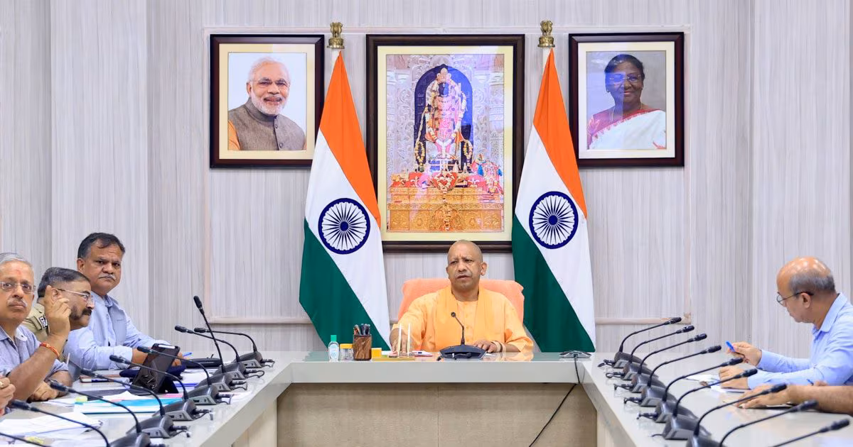Lucknow: आमजन की समस्याओं पर निगरानी बढ़ाने का आदेश, CM योगी ने वरिष्ठ पुलिस को कहा