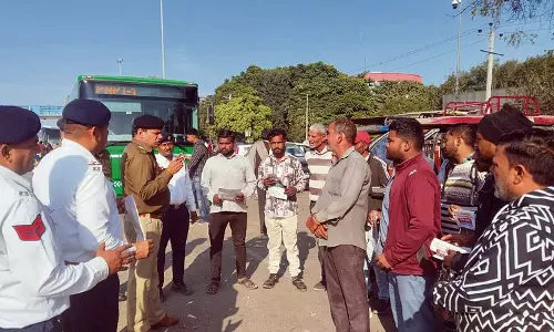 Haryana : ट्रैफिक पुलिस ने पानीपत टोल प्लाजा पर सड़क सुरक्षा अभियान चलाया