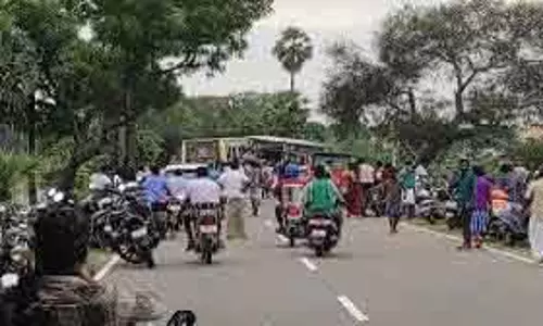 Sivaganga में सरकारी बसों की आमने-सामने की टक्कर में 11 की मौत Sivaganga में सरकारी बसों की आमने-सामने की टक्कर में 11 की मौत