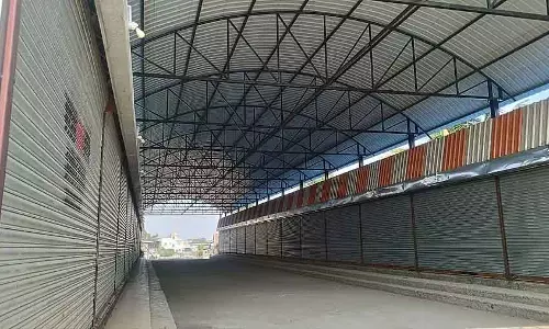 Chikkodi : एक कमर्शियल स्टोर जो एक साल बाद भी इस्तेमाल के लिए नहीं खोला गया है