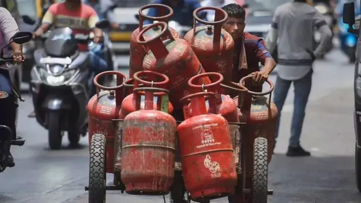 Bhopal: LPG की नई डिलीवरी पॉलिसी, उपभोक्ताओं को जानना होंगे 4 अंक Bhopal: LPG की नई डिलीवरी पॉलिसी, उपभोक्ताओं को जानना होंगे 4 अंक