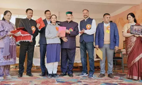 Himachal: स्टूडेंट्स से कड़ी मेहनत, अनुशासन और पॉजिटिविटी अपनाने की अपील की गई