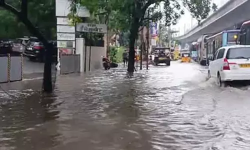 Chennai के आस-पास के इलाकों में तेज़ हवाओं के साथ भारी बारिश