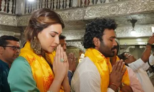 कृति सनोन, धनुष ने Pune के दगडूशेठ गणपति मंदिर में पूजा की