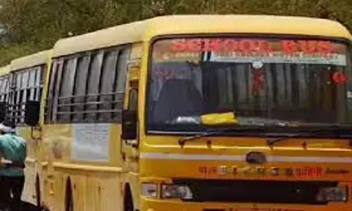 Jaipur: स्कूल वाहनों की अनदेखी पर प्रशासन ने की कार्रवाई Jaipur: स्कूल वाहनों की अनदेखी पर प्रशासन ने की कार्रवाई