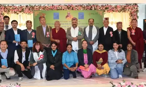 Dharamshala: शिक्षा मंत्री ने टोंगलेन ट्रस्ट की नई पुस्तक का किया विमोचन