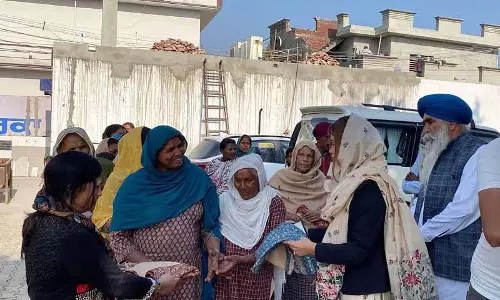 Kapurthala के एक परिवार ने बाढ़ प्रभावित कपूरथला के ग्रामीणों की मदद की