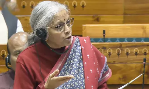 FM Sitharaman: वित्त मंत्रालय ने LIC को फंड के निवेश पर कोई निर्देश जारी नहीं किया FM Sitharaman: वित्त मंत्रालय ने LIC को फंड के निवेश पर कोई निर्देश जारी नहीं किया