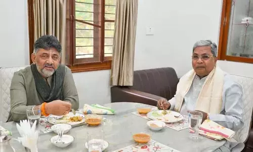 क्या विवाद खत्म हो गया? डीके ने CM Siddaramaiah को नाश्ते पर बुलाया! क्या विवाद खत्म हो गया? डीके ने CM Siddaramaiah को नाश्ते पर बुलाया!