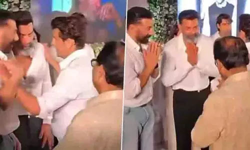 Sonu Nigam के ट्रिब्यूट पर देओल भाइयों की आंखें नम Sonu Nigam के ट्रिब्यूट पर देओल भाइयों की आंखें नम