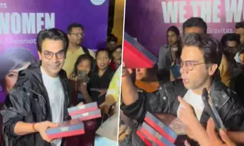 Rajkummar Rao-पत्रलेखा ने बेटी के जन्म के बाद पैपराज़ी को मिठाई बांटी Rajkummar Rao-पत्रलेखा ने बेटी के जन्म के बाद पैपराज़ी को मिठाई बांटी