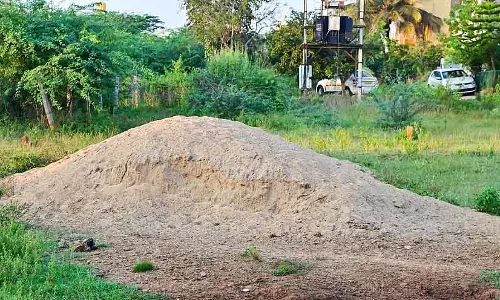 रेत का अवैध परिवहन: ट्रैक्टर जब्त