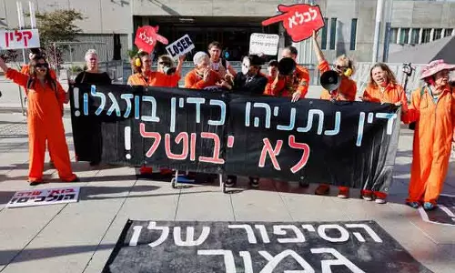 करप्शन ट्रायल में माफ़ी मांगने पर Netanyahu की पहली कोर्ट पेशी, विपक्ष ने जताई आपत्ति करप्शन ट्रायल में माफ़ी मांगने पर Netanyahu की पहली कोर्ट पेशी, विपक्ष ने जताई आपत्ति