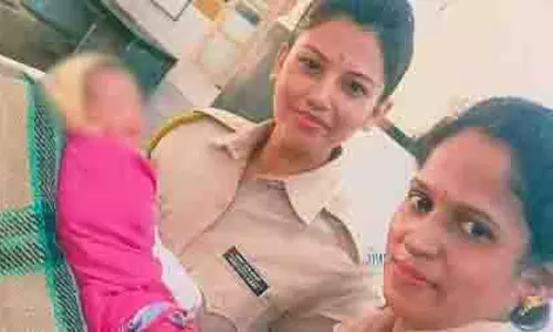 Dongri उमरखाड़ी इलाके में महिला ने फुटपाथ पर बच्चे को जन्म दिया Dongri उमरखाड़ी इलाके में महिला ने फुटपाथ पर बच्चे को जन्म दिया