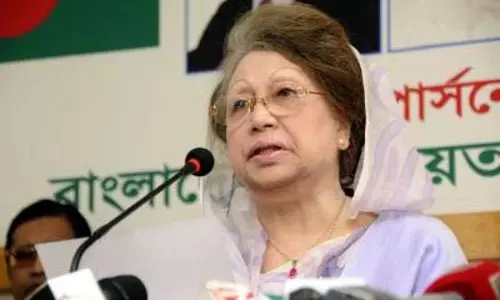 खालिदा जिया की हालत बेहद नाजुक, इलाज के लिए विदेश से आई डॉक्टरों की टीम खालिदा जिया की हालत बेहद नाजुक, इलाज के लिए विदेश से आई डॉक्टरों की टीम