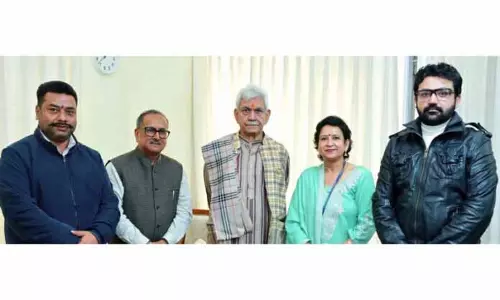 Dr. Nirmal Singh ने एलजी से मुलाकात की Dr. Nirmal Singh ने एलजी से मुलाकात की