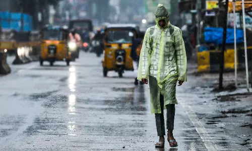 चेन्नई, तिरुवल्लूर में रेड अलर्ट जारी, डीप डिप्रेशन तट के करीब पहुंचा चेन्नई, तिरुवल्लूर में रेड अलर्ट जारी, डीप डिप्रेशन तट के करीब पहुंचा