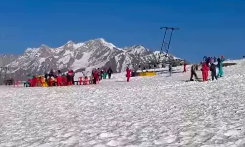 Kullu-Manali में रौनक लौटी, मुश्किल मॉनसून के बाद सर्दियों की उम्मीद जगी